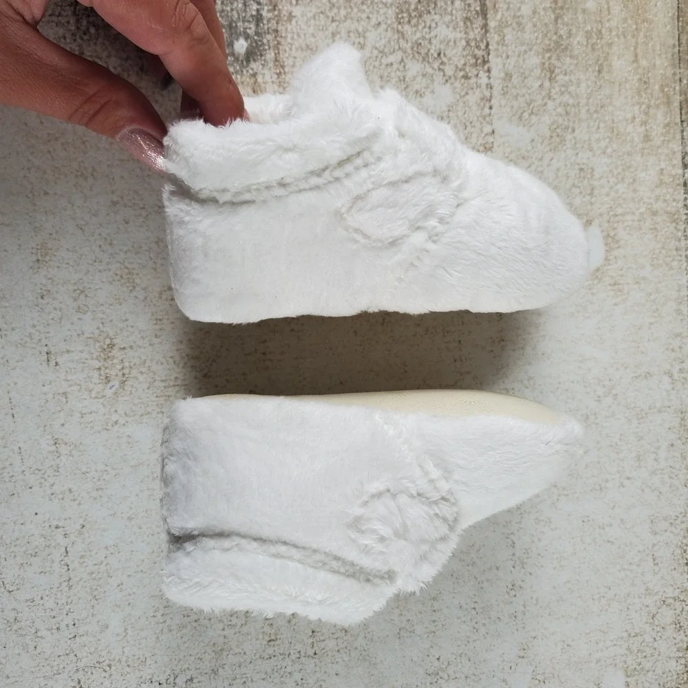 Ugg Bixbee Kids Booties Sz 4 - 5 Vanilla Fleece Hook & Loop Comfort Baby Boots